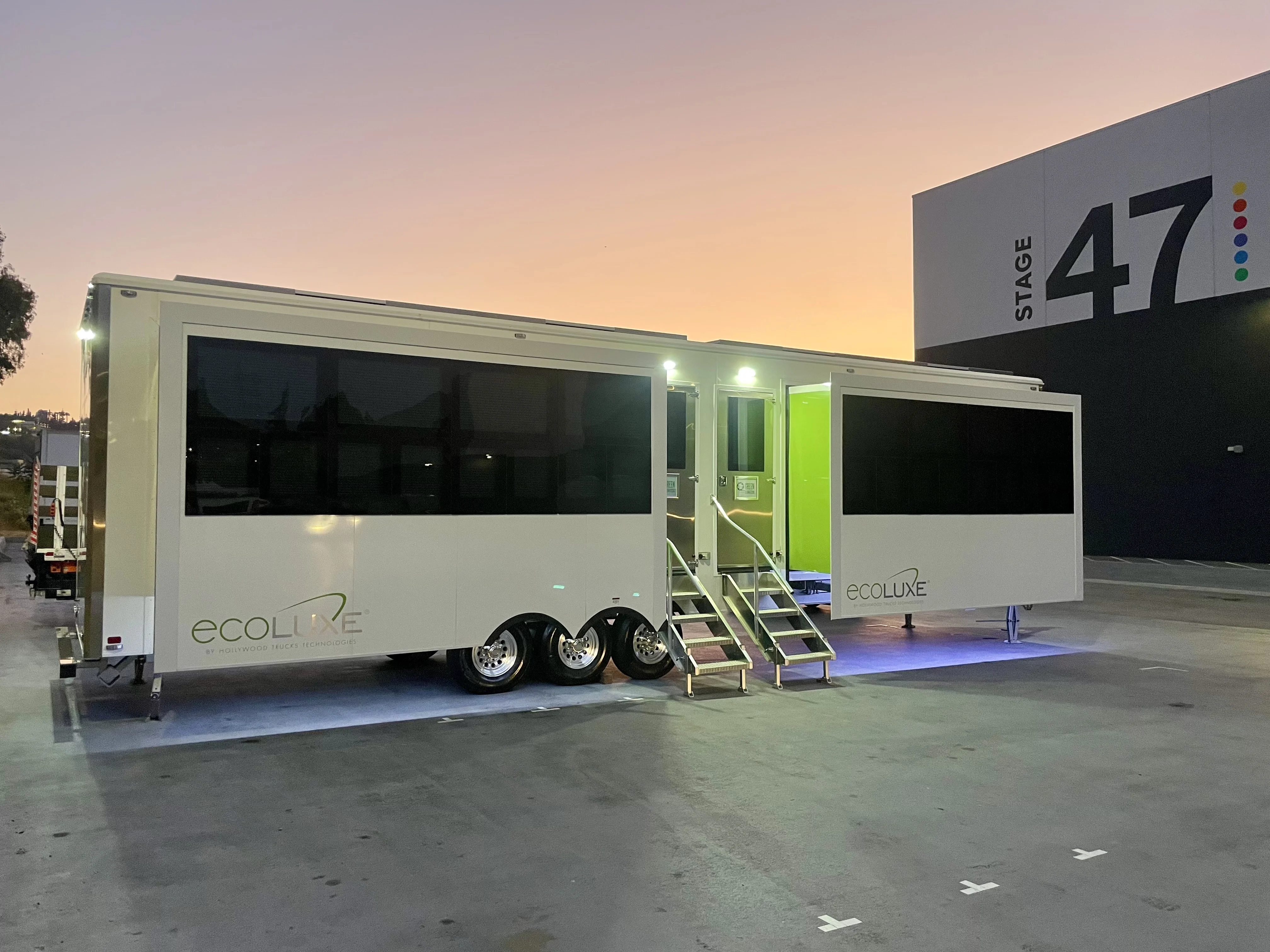 Hollywood Trucks 2 Room Ecoluxe® Talent – solar-powered talent trailer
